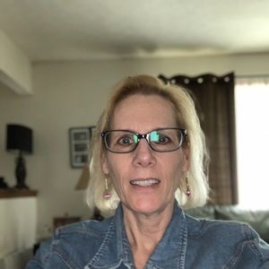 Meet your Posher, Debbie